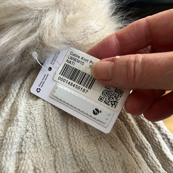 Lululemon Cable Knit Pom Beanie - Picture 2 of 2
